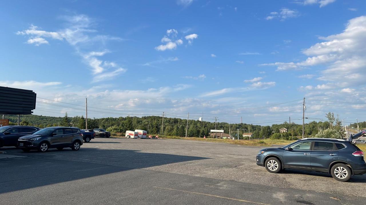 Lively Inn And Suites - Sudbury Naughton Exterior foto